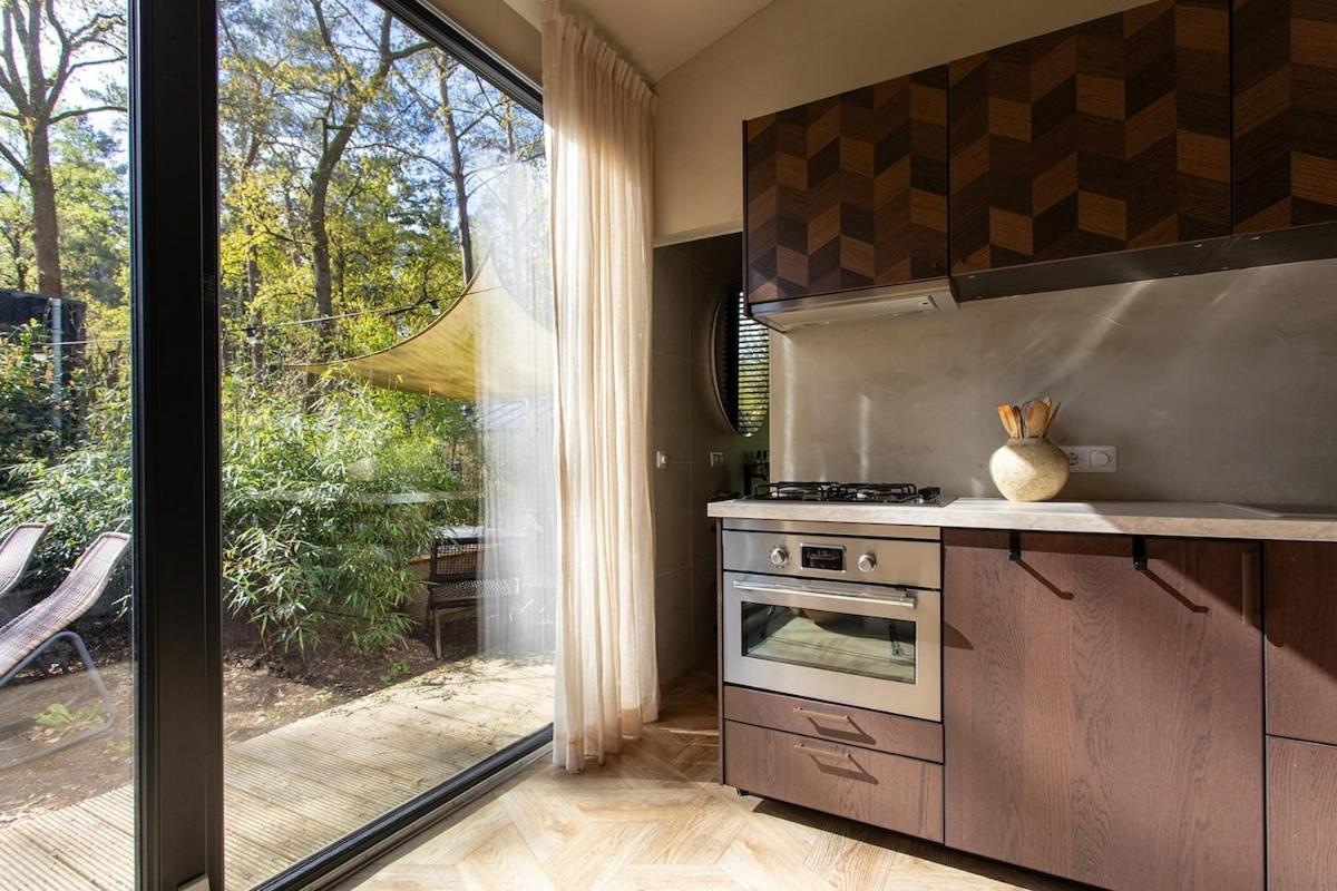 Luxe Hottub Japandi Tiny House In Het Bos Villa Nunspeet Exterior photo