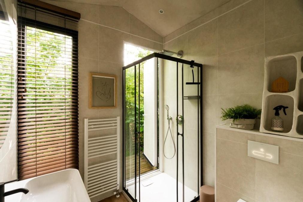 Luxe Hottub Japandi Tiny House In Het Bos Villa Nunspeet Exterior photo